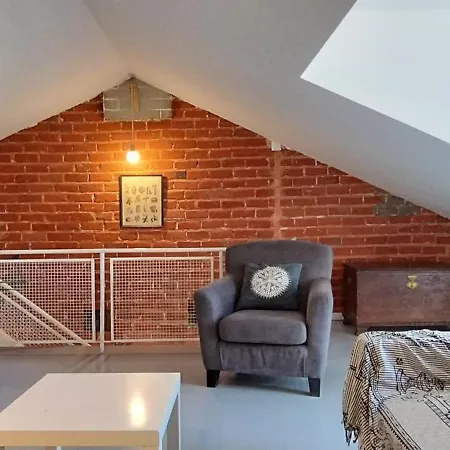 Apartment At Your Feet *