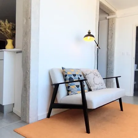 Apartment At Your Feet *